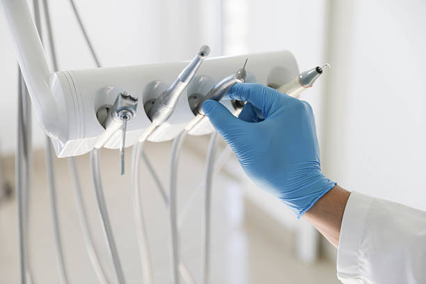 Professional Tooth Extraction technician working in Lake Catherine, IL